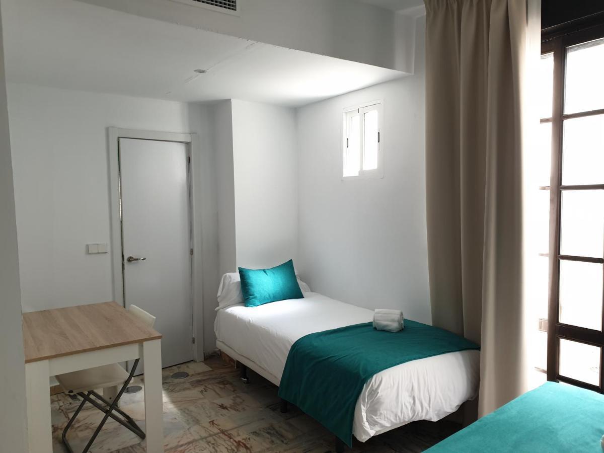 Apartamentos Dona Lola Seville Luaran gambar