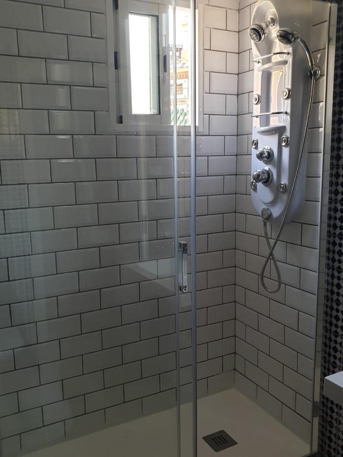 Apartamentos Dona Lola Seville Luaran gambar
